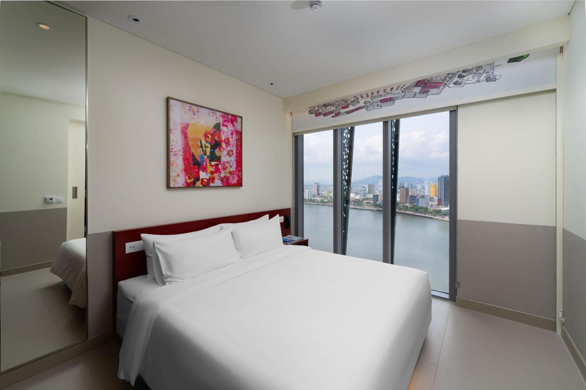 Wink Icon Hotel Danang Riverside - Luxury Suites - 24Hrs Stay & Rooftop Pool Bar Exterior photo